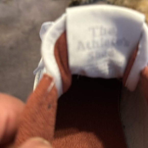 Woman’s Reebok Tennis Shoes Barely Warn-The Athelet’s Shoe! - Picture 8 of 10